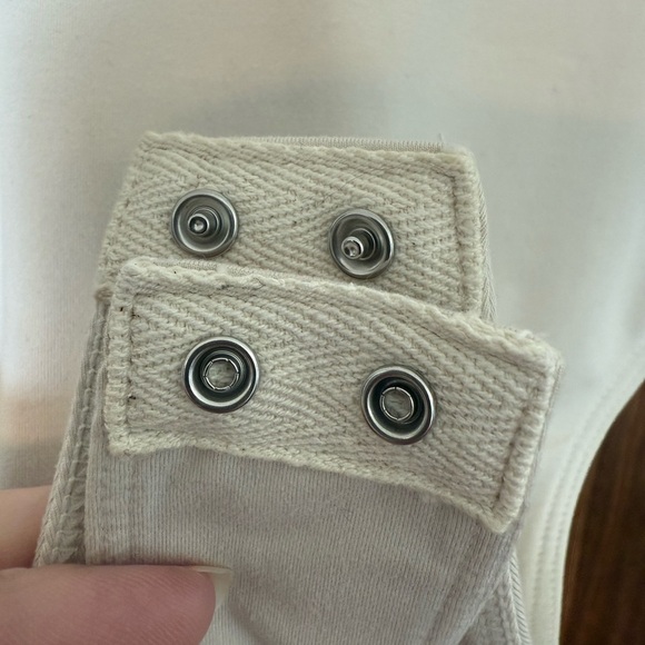 Rae Mode Beige Scoop Neck Bodysuit – Sleeveless Stretch Fit with Snap Closure - Picture 3 of 9